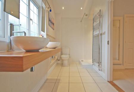 En-Suite master b.jpg