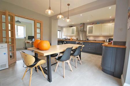 kitchen diner.jpg
