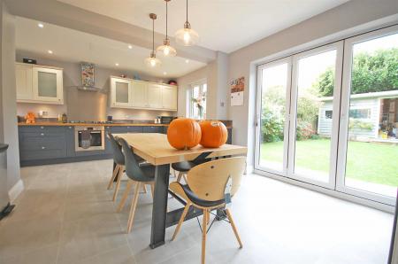 kitchen breakfast.jpg