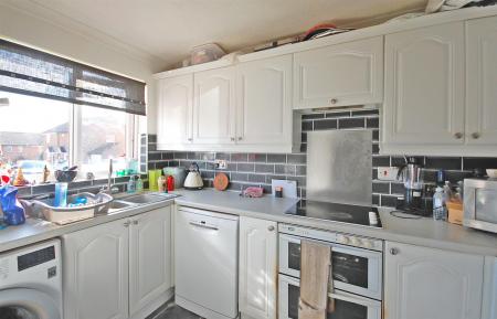 Kitchen b.jpg
