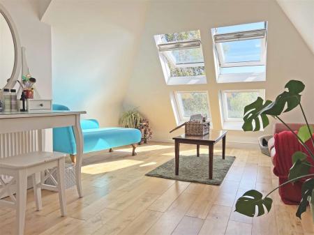 Master Lounge Area.jpg