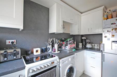 Kitchen b.jpg