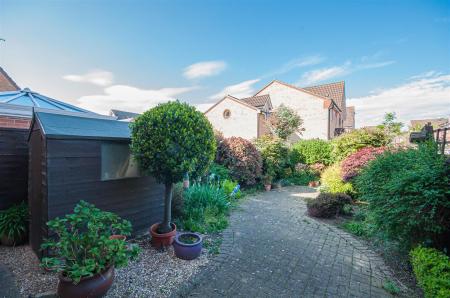 19 Hidcote Way-8.jpg