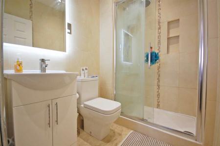 ensuite to master.jpg