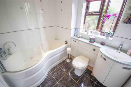 Family Bathroom(1).jpg