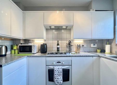 Kitchen b.jpg