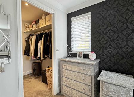 Walk-In Wardrobes.jpg