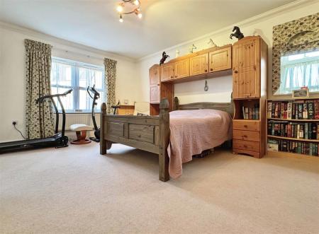 Master Bedroom b.jpg