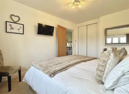 Master Bedroom b.jpg