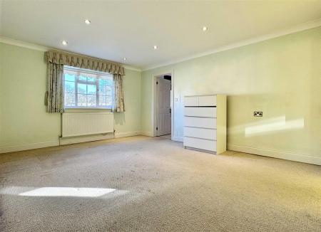 Master Bedroom b.jpg