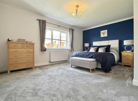 Master Bedroom b.jpg