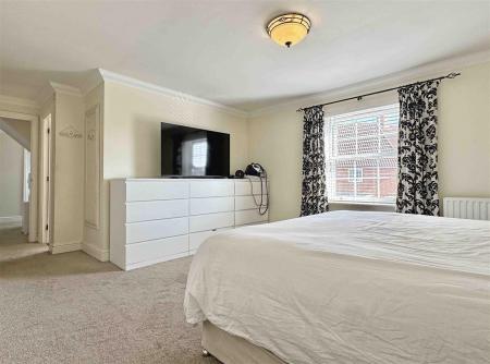 Master Bedroom b.jpg