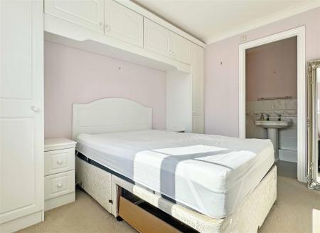 Master Bedroom b.jpg