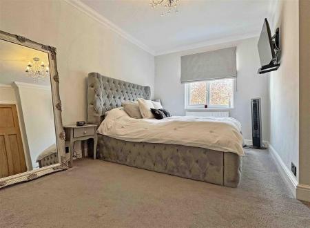 Master Bedroom b.jpg