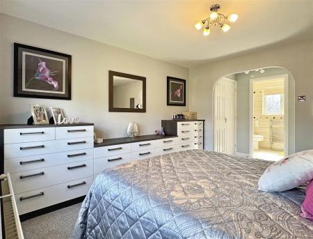 Master Bedroom b.jpg