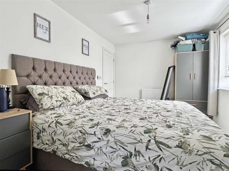 Master Bedroom b.jpg