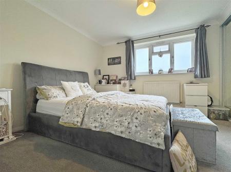 Master Bedroom b.jpg