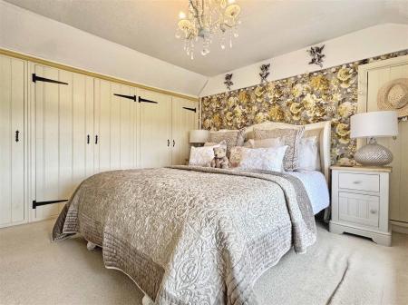 Master Bedroom b.jpg