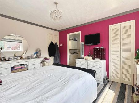 Master Bedroom b.jpg