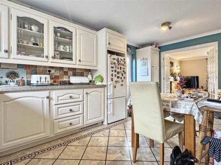 Kitchen Breakfast Room b.jpg