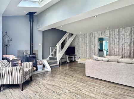 Lounge Family Room b.jpg