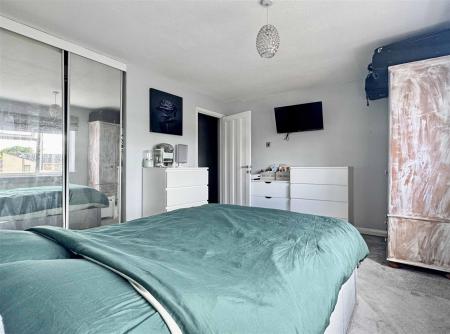 Master Bedroom b.jpg