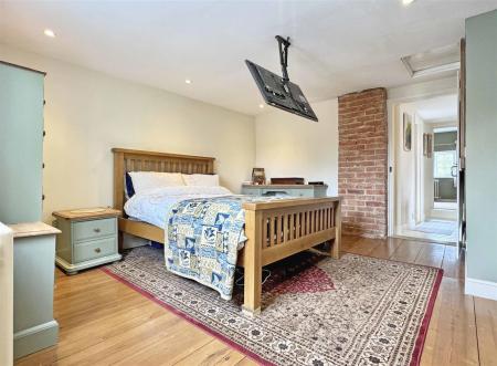 Master Bedroom b.jpg