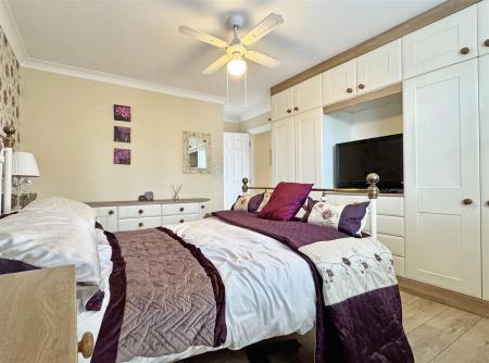 Master Bedroom b.jpg