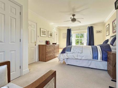 Master Bedroom (b).jpg