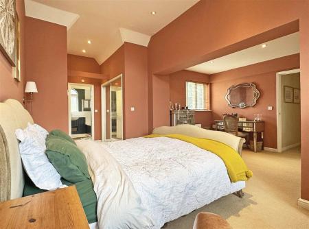 Master Bedroom b.jpg