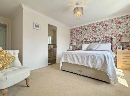 Master Bedroom b.jpg