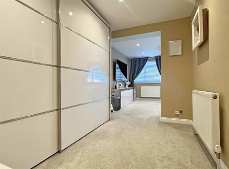 Dressing Room : Bedroom 3 b.jpg