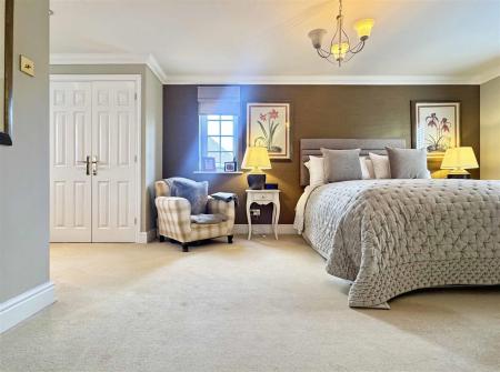 Master Bedroom b.jpg