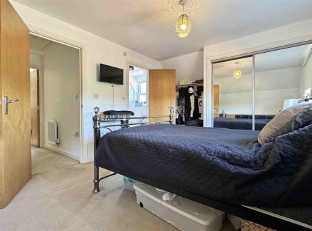 Master Bedroom b.jpg