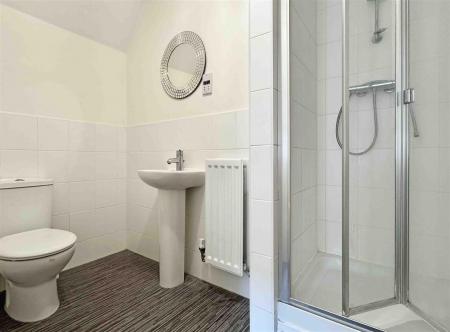 En-Suite To Bedroom 2.jpg