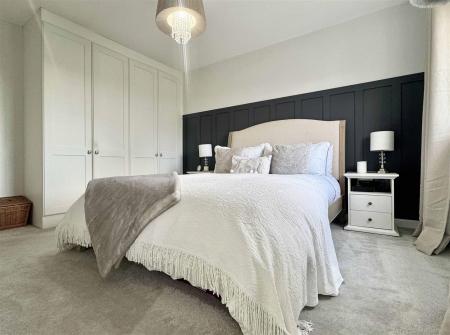 Master Bedroom b.jpg