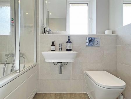 Bathroom b.jpg