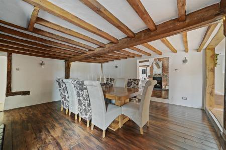 OL-Savills(CF)-LimeTreeCottage-23.jpg