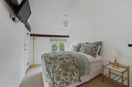 OL-Savills(CF)-LimeTreeCottage-7.jpg