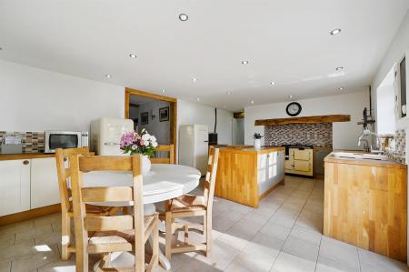 OL-Savills(CF)-LimeTreeCottage-31.jpg