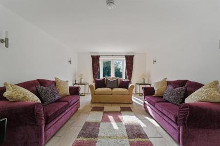 OL-Savills(CF)-LimeTreeCottage-27.jpg