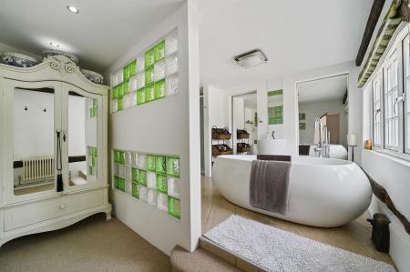 OL-Savills(CF)-LimeTreeCottage-3.jpg
