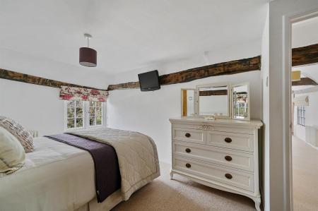 OL-Savills(CF)-LimeTreeCottage-9.jpg
