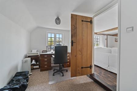 OL-Savills(CF)-LimeTreeCottage-13.jpg