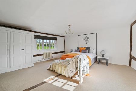 OL-Savills(CF)-LimeTreeCottage-1.jpg