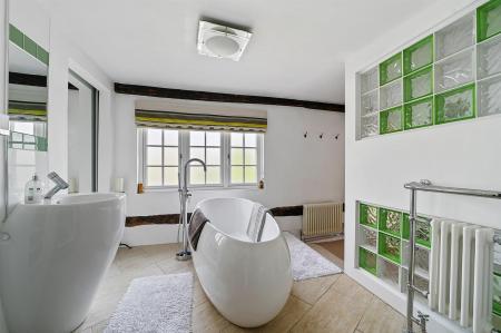 OL-Savills(CF)-LimeTreeCottage-4.jpg