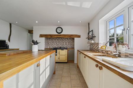 OL-Savills(CF)-LimeTreeCottage-30.jpg