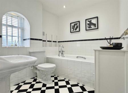 Family Bathroom.jpg