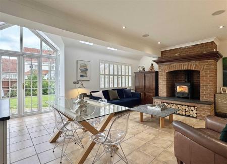 Family Room b.jpg