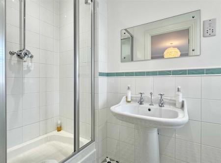 En-Suite To Bedroom 3b.jpg